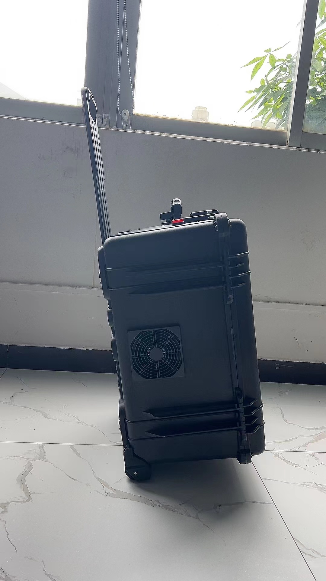 秀峰手拉箱型移动通信干扰器